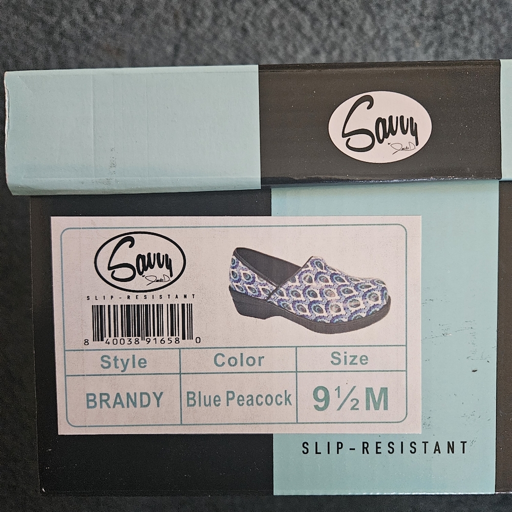 Savvy nursing clogs